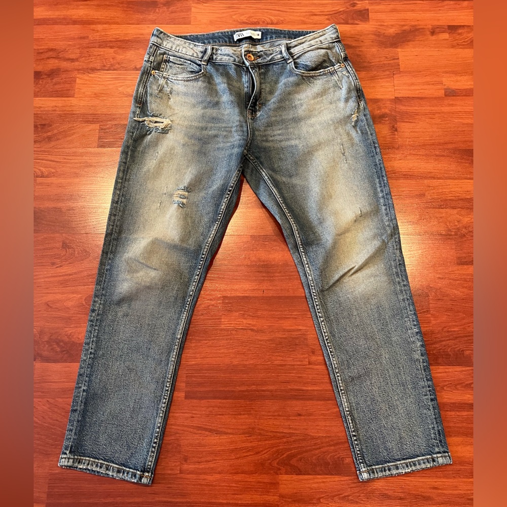 Zara ripped jeans straight leg cut size 6